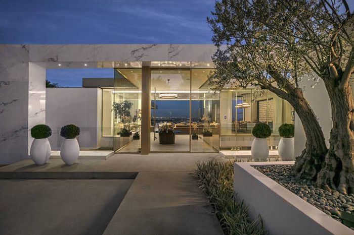 If You Have $100 Million This Beverly Hills Mansion Can Be Yours