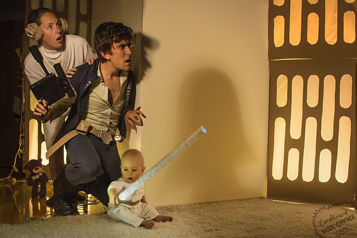 Two Year Old Kid And His Parents Recreate Famous Movie Scenes With Boxes