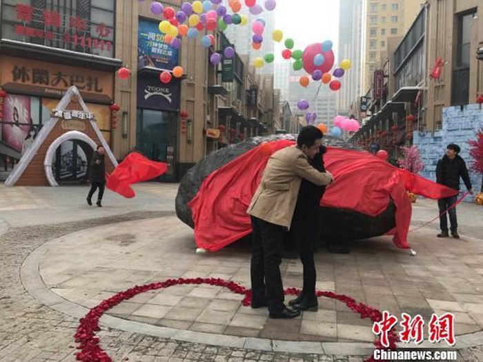 Chinese Man Buys Meteorite For Marriage Proposal