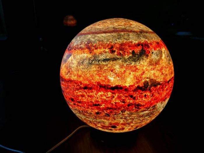 These Lamps Allow You To Have A Planet At Home