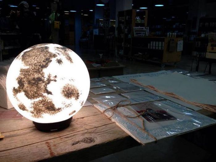 These Lamps Allow You To Have A Planet At Home