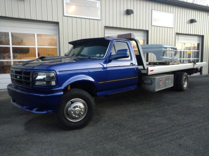 Old Pickup Truck Gets Turned Into A Cool Office Desk