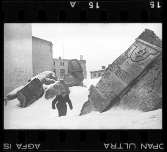 A Jewish Photographer Buried These Historical Photos