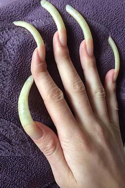 Teen Girl Receives Compliments After Not Cutting Her Nails For 3 Years |  Others