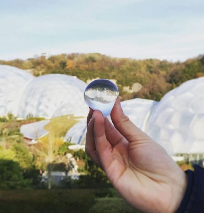 These Edible Water Bubbles Might Replace Plastic Bottles