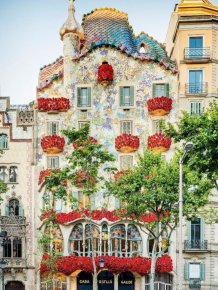 One Of The Most Famous Buildings In Barcelona Is Bleeding Roses