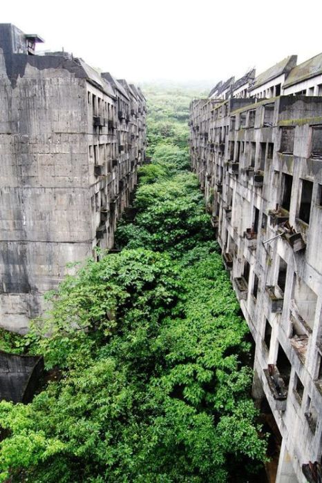 Chilling Photos From Abandoned Places Around The World