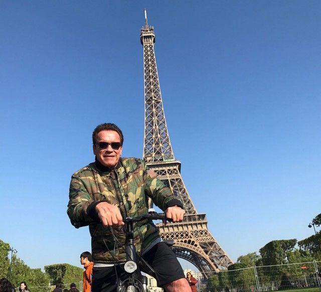 Arnold Schwarzenegger Spoils Tourist Photo In Paris