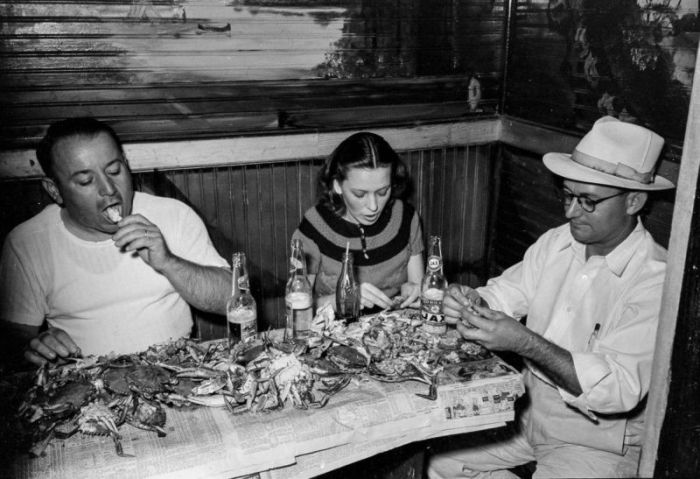 Americans Drink Beer And Eat Crabs During The Great Depression