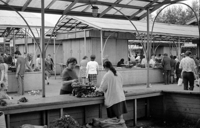 Vintage Photos Show The Markets Of The Soviet Union