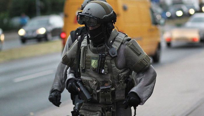 German Special Forces Now Wearing Chainmail Armor