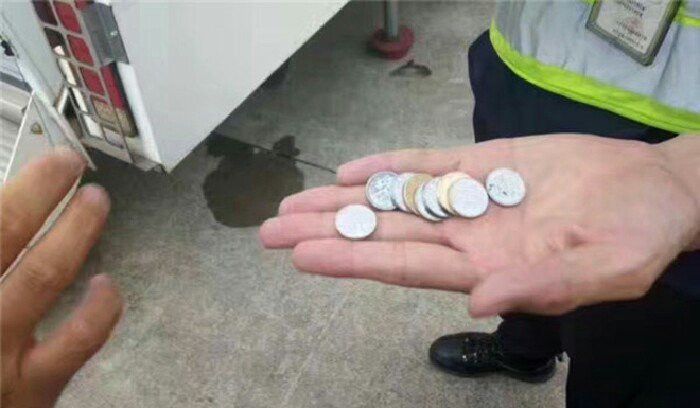 Plane Delayed For Hours After Elderly Woman Throws Coins Into The Engine