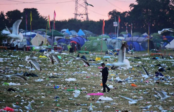 Glastonbury Fans Have Left Tons Of Trash Behind Themselves