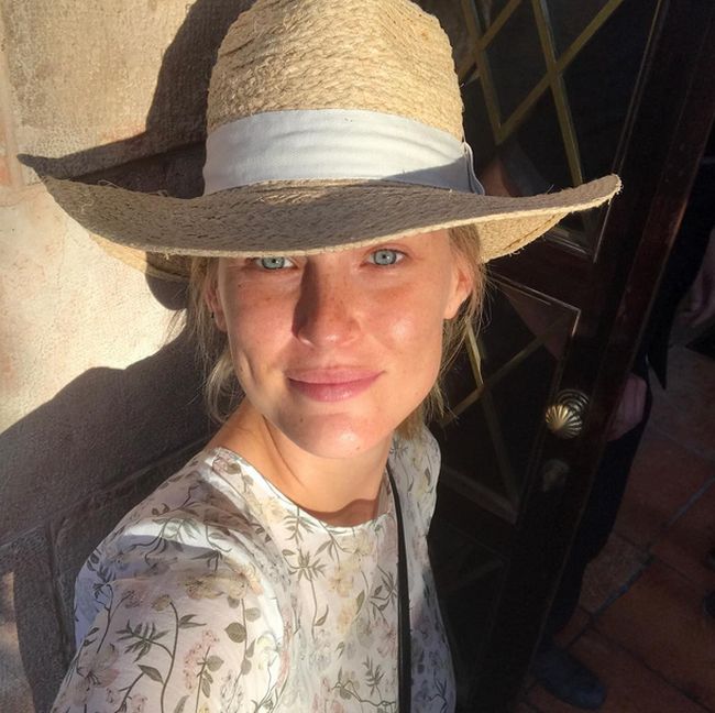 22 Selfies Of Your Favorite Supermodels Without Makeup