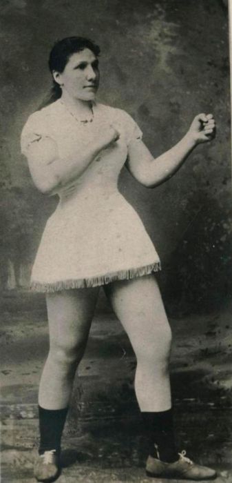 Vintage Photos Show The Weird World Of Victorian Female Boxing