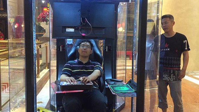 Shopping Center In China Now Has Booths For Men