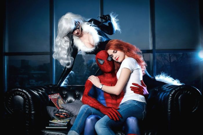 Spider-Man Is Constantly Surrounded By Beautiful Women