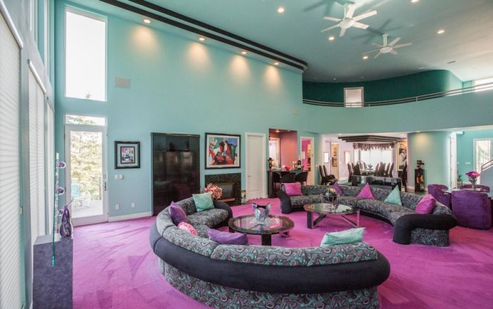 The Inside Of This 90's Themed Mansion Is Like A Time Capsule