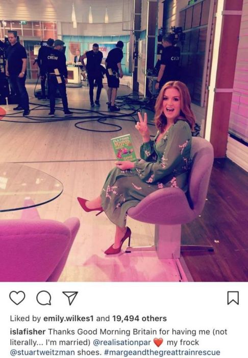 Isla Fisher Gets All The Instagram Captions Right