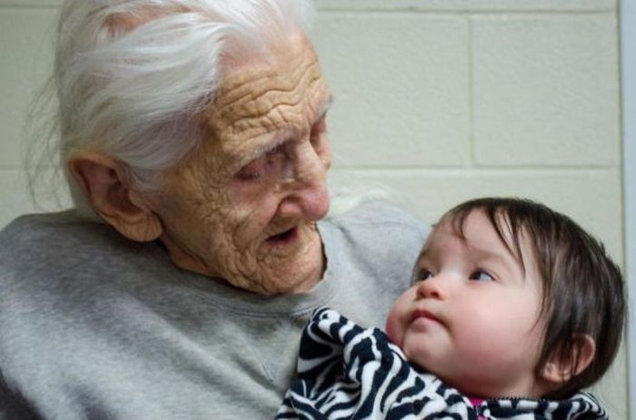 Kids Meet Their Grandparents For The First Time