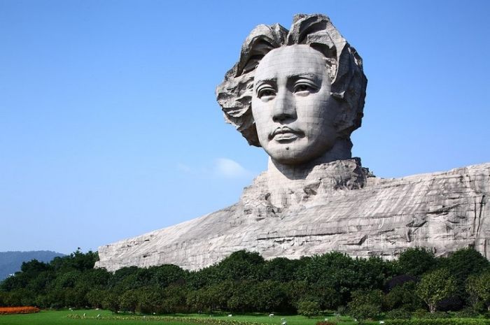 In China, Mao's Huge Head Was Built For The 116th Birthday Of The Leader
