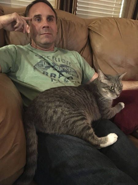 Daughter Finds A Very Creative Way To Get A Cat From Her Father