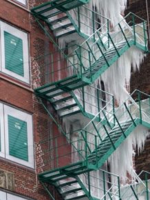 Building Turned Into An Ice Tower Due To The Breakthrough Of The Fire Sprinkler