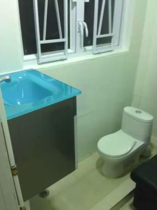 Tiny 40sq ft Flat In Hong Kong $370 A Month
