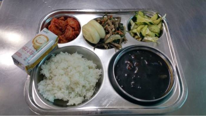 Student Lunch: Korea vs The USA