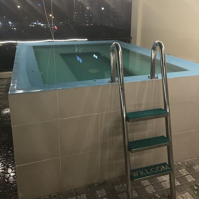 Photos Of The Swimming Pool On Website Vs Reality