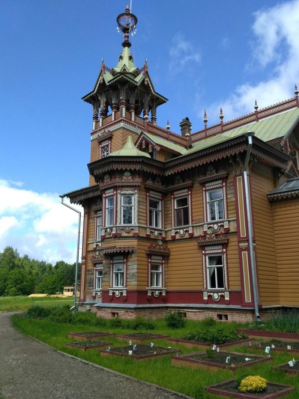 Restored 19th Century Wooden Peasants Palace
