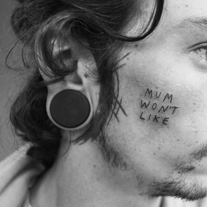 People Trust This Tattoo Artist As He Writes Whatever He Wants On Their Bodies