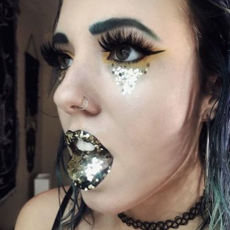 Licking Glitter Is A New Trend