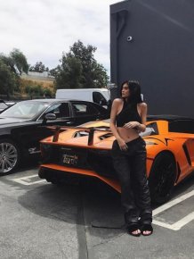 Outfits Of The Kardashians Suits Their Cars