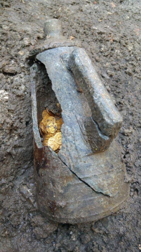 Hundreds of 1,500-year-old Roman Gold Coins Found Beneath A Cinema In Italy