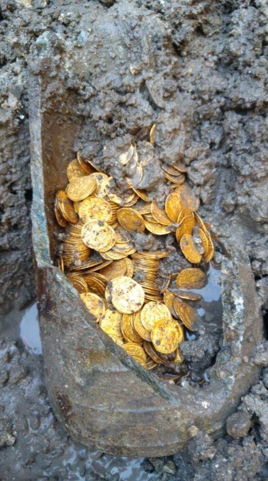 Hundreds of 1,500-year-old Roman Gold Coins Found Beneath A Cinema In Italy