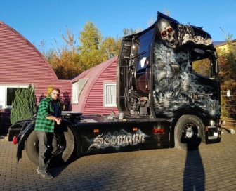 Airbrushing On Trucks