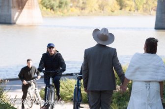 Paul McCartney photobombs Winnipeg Couple's Wedding Photos