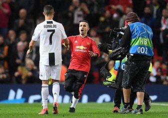 Pitch Invader’s Selfie With Ronaldo