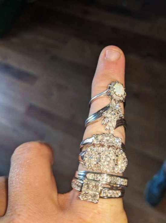 People Find Diamond Rings Hidden Inside A $2 Second-Hand Board Game