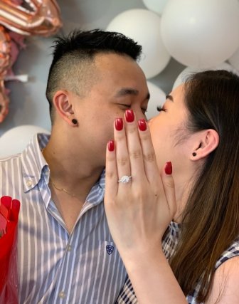 A Guy Proposed To His Girlfriend But She Didn’t Have Her Nails Done