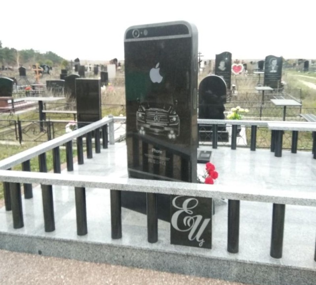 iPhone Tombstone In Russia