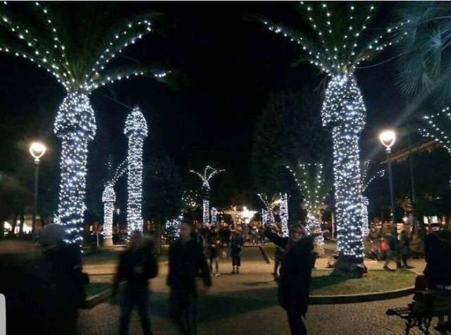 Funny And Stupid Christmas Decorations Fun