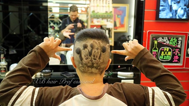 Hairdresser From China Creates Beautiful Pictures Using Clients' Hair