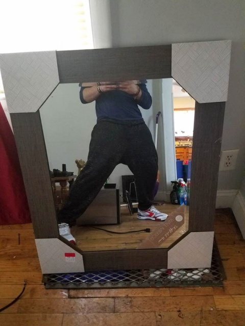 People Who Are Trying To Sell Mirrors Look Funny