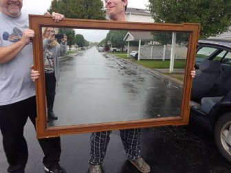People Who Are Trying To Sell Mirrors Look Funny