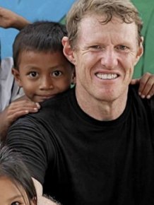 Scott Neeson, A Former Hollywood Film Marketing Director, Sold All His Possessions And Went To Help 2,000 Poor Children In Cambodia In 2004. Now They Are Graduating From University