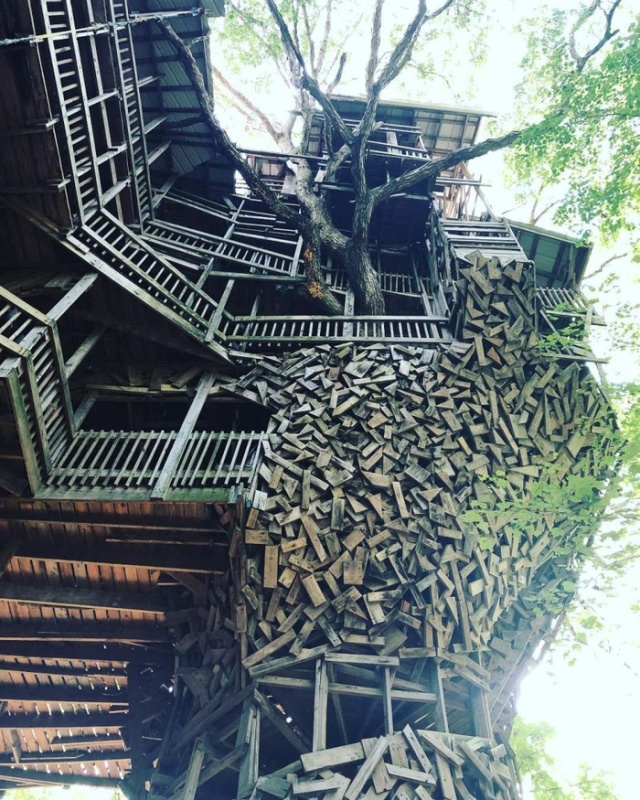 Tennessee 10-Story Tree House With 80 Rooms
