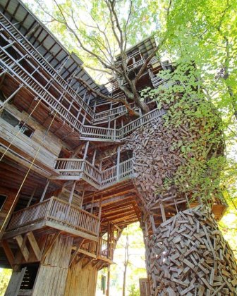 Tennessee 10-Story Tree House With 80 Rooms