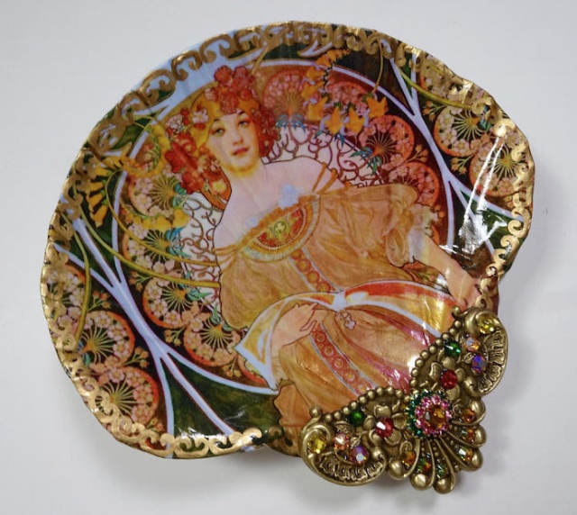Artist Turns Real Seashells Into Decorative Jewelry Dishes